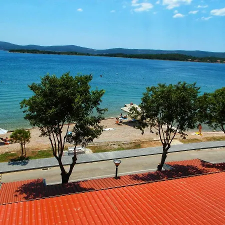 Blue Wave Πανσιόν Turanj